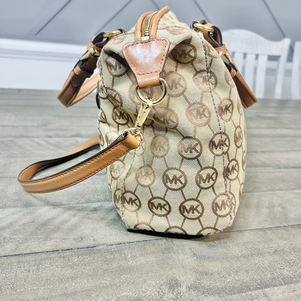 Michael Kors Calista Monogram Logo MK Women’s Handbag Crossbody Bag - Picture 5 of 8
